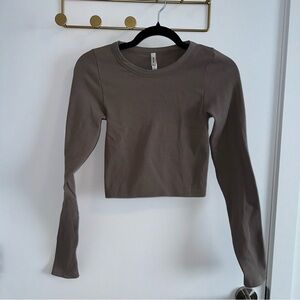 ARITZIA | Sunday Best Ribbed Seamless Long Sleeve Crop